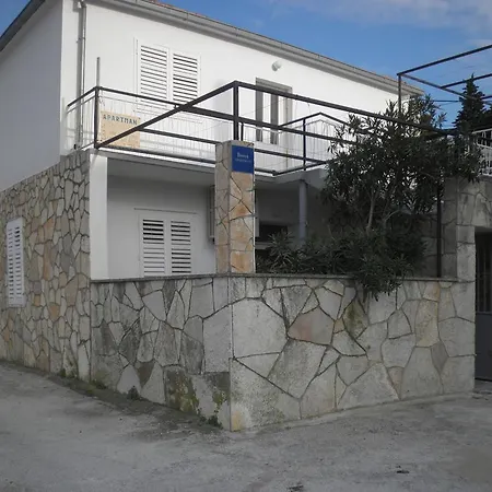 Aleta Daire Tisno